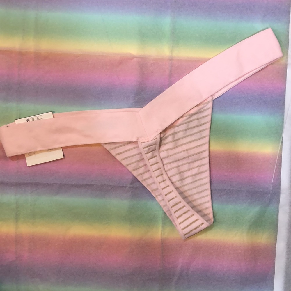 Plus size thongs - Picture 6 of 7